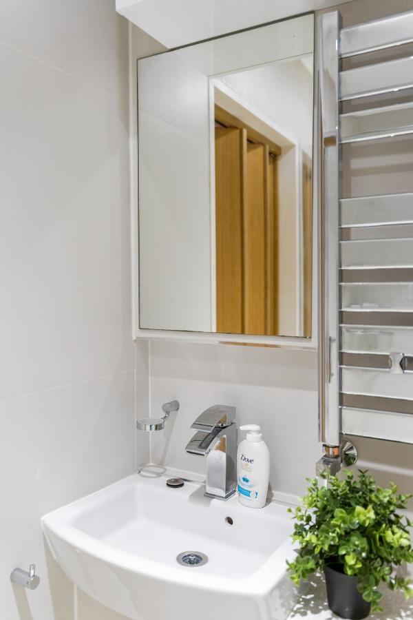 Chic 3 Bed Apartment Near London Bridge With Balcony Luaran gambar